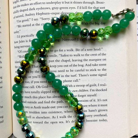 Beautiful Green Beaded Necklace - Picture 1 of 2